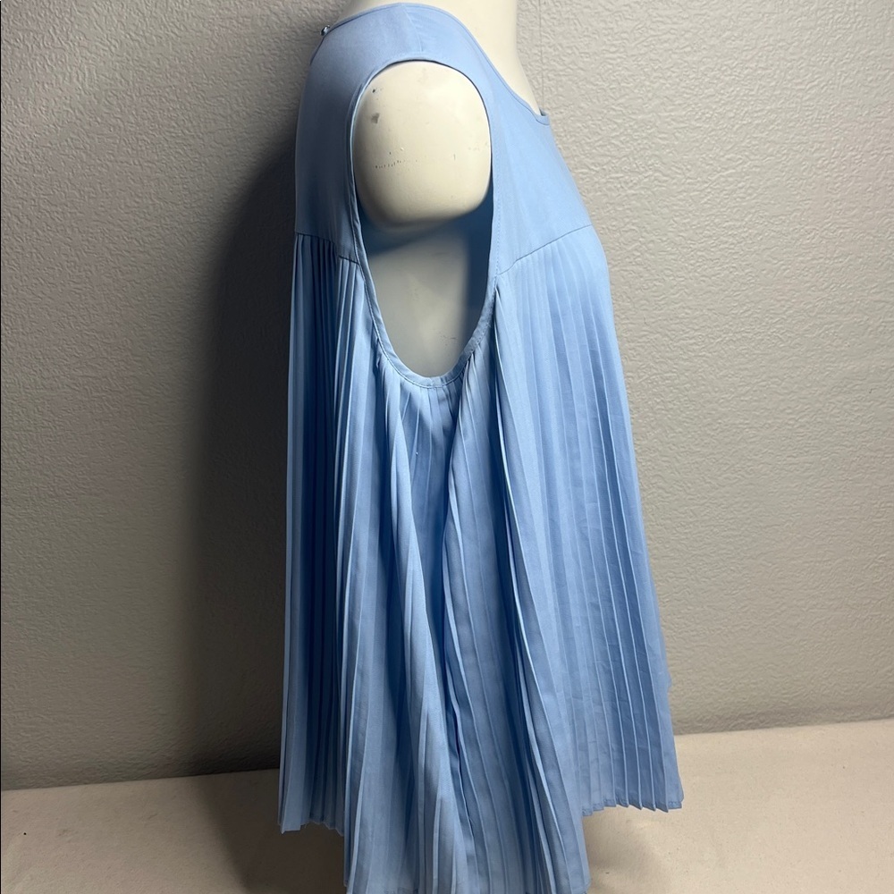 Calvin Klein Light Blue Pleated Sleeveless Blouse XL Flowing Tunic Top - Picture 3 of 5